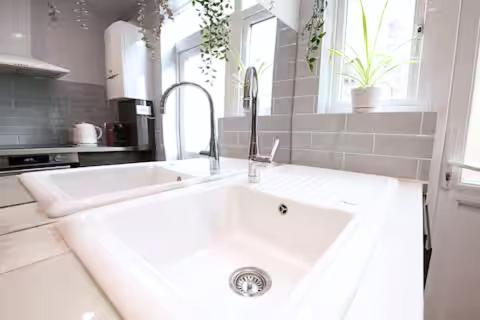 Victorian 2Br Apartment, King Beds, Fast Wifi, Near Shops, Cafes & Transport, E17 Λονδίνο Εξωτερικό φωτογραφία